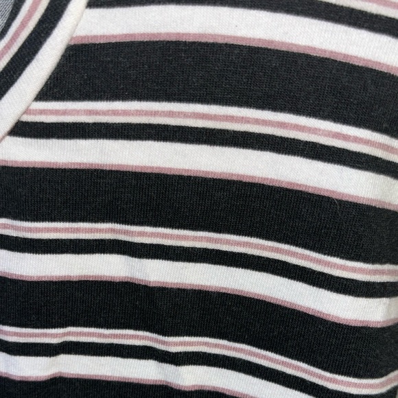 🪻3/$30 Striped crop top!🪻 - Picture 4 of 5